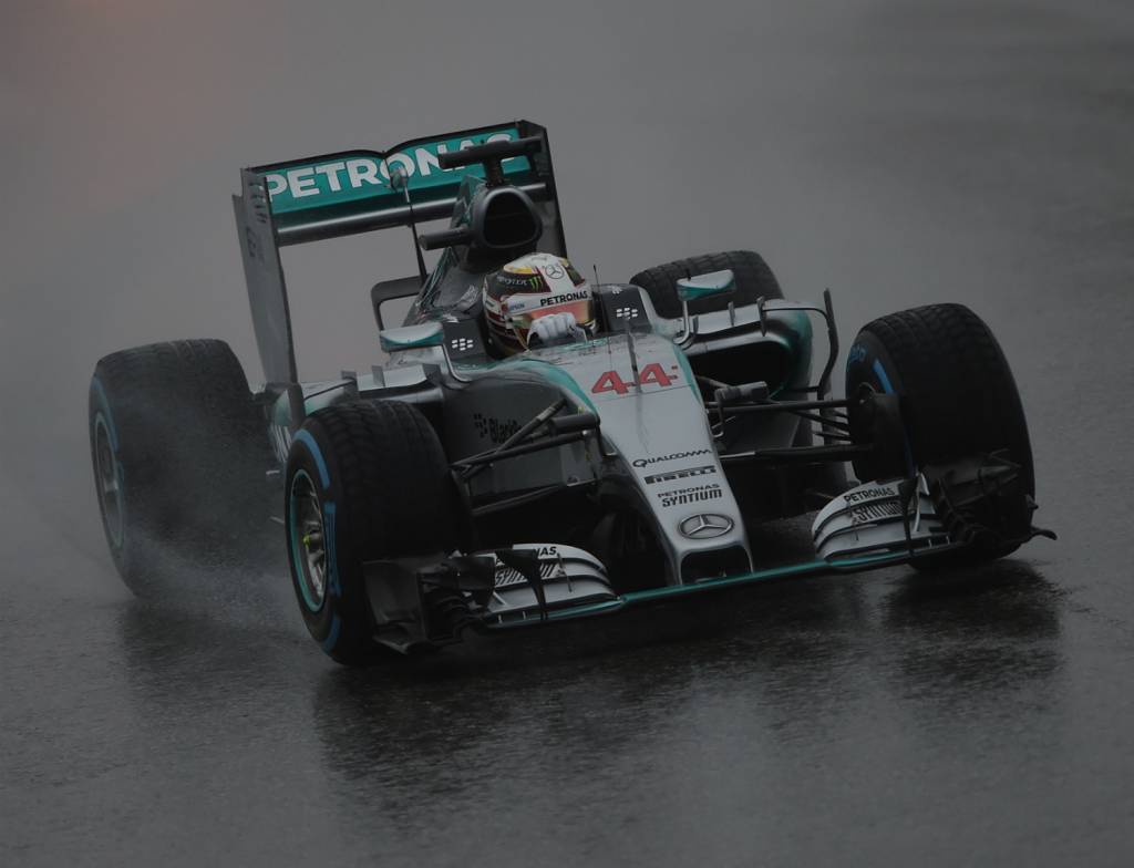 O alemão Nico Rosberg superou a chuva para cravar a pole position em Austin (Foto: Mark Rolston/AFP)