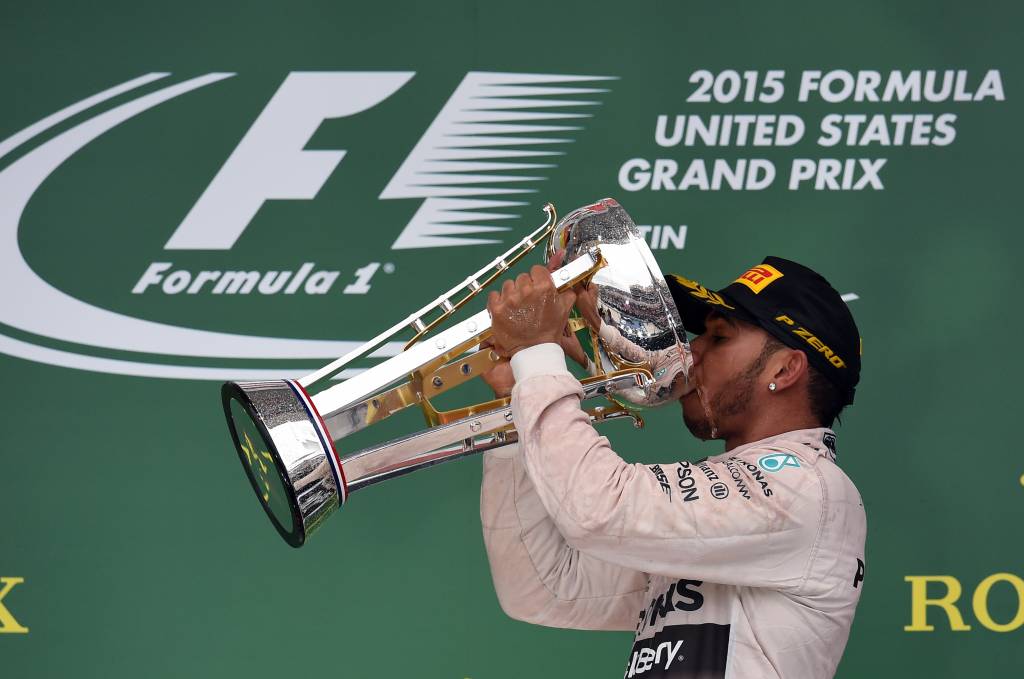 Lewis Hamilton chegou ao tricampeonato da F1 com 30 anos de idade (Foto: Jewel Samad/AFP)