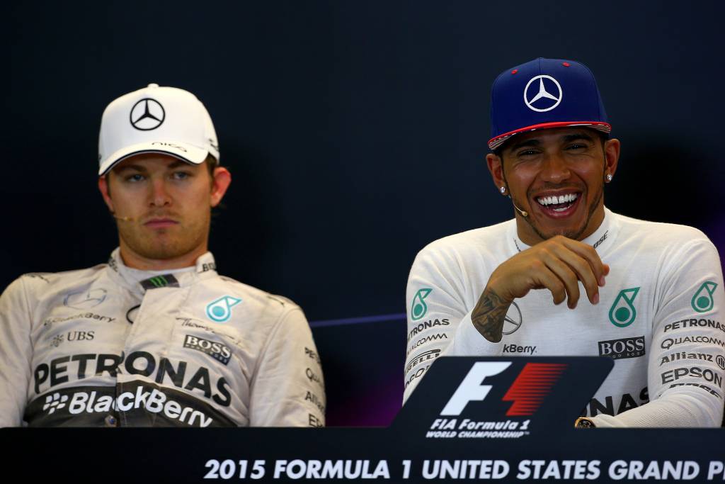 Rosberg ficou claramente frustrado com a vitória e o título de Hamilton (Foto: Mark Thompson/Getty Images/AFP)
