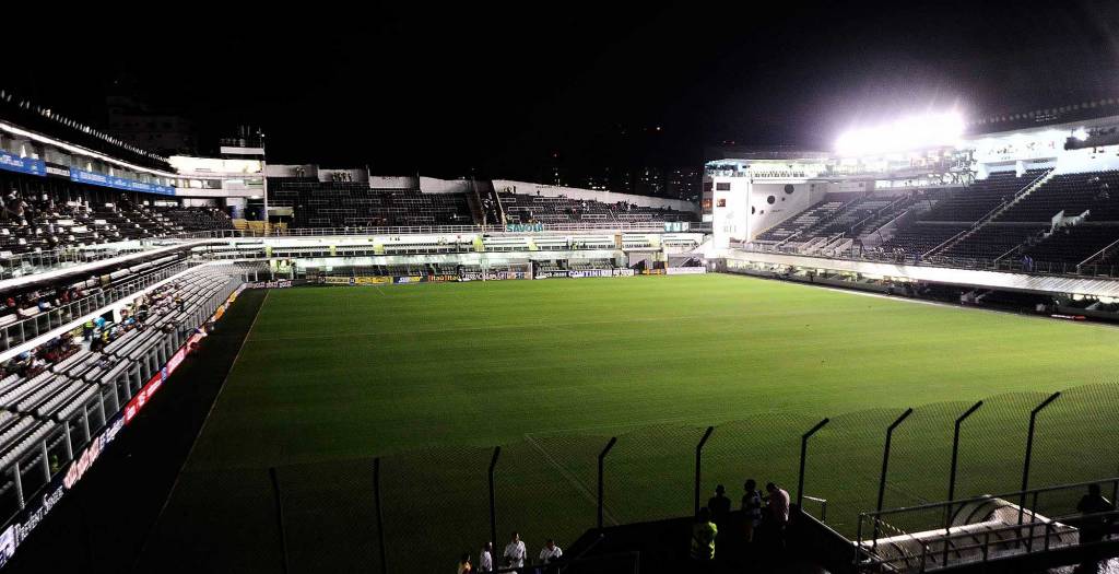 A baixa média de público na Vila Belmiro faz com que a diretoria santista venda alguns mandos de jogos (Foto: Divulgação)