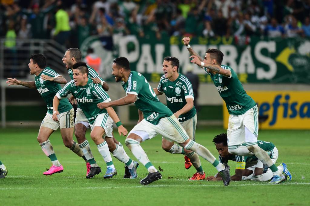 O Palmeiras sai fortalecido de classificação emocionante diante da torcida para buscar "revanche" na final (Foto:Sergio Barzaghi/Gazeta Press)