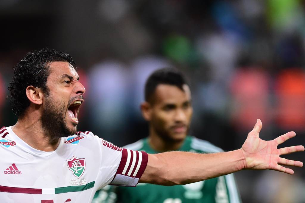 Fred perdeu uma chance clara de definir o jogo a favor do Fluminense no fim da partida (Foto: Sergio Barzaghi/Gazeta Press)