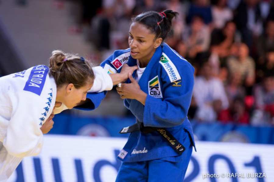 Érika Miranda só perdeu para a francesa Annabelle Euranie, na grande final em Abu Dhabi (Foto: CBJ/ Divulgação)