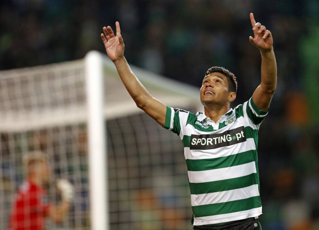 De pênalti, Teo Gutiérrez marcou o gol da vitória do Sporting sobre o Estoril (Foto: Jose Manuel Ribeiro/AFP)