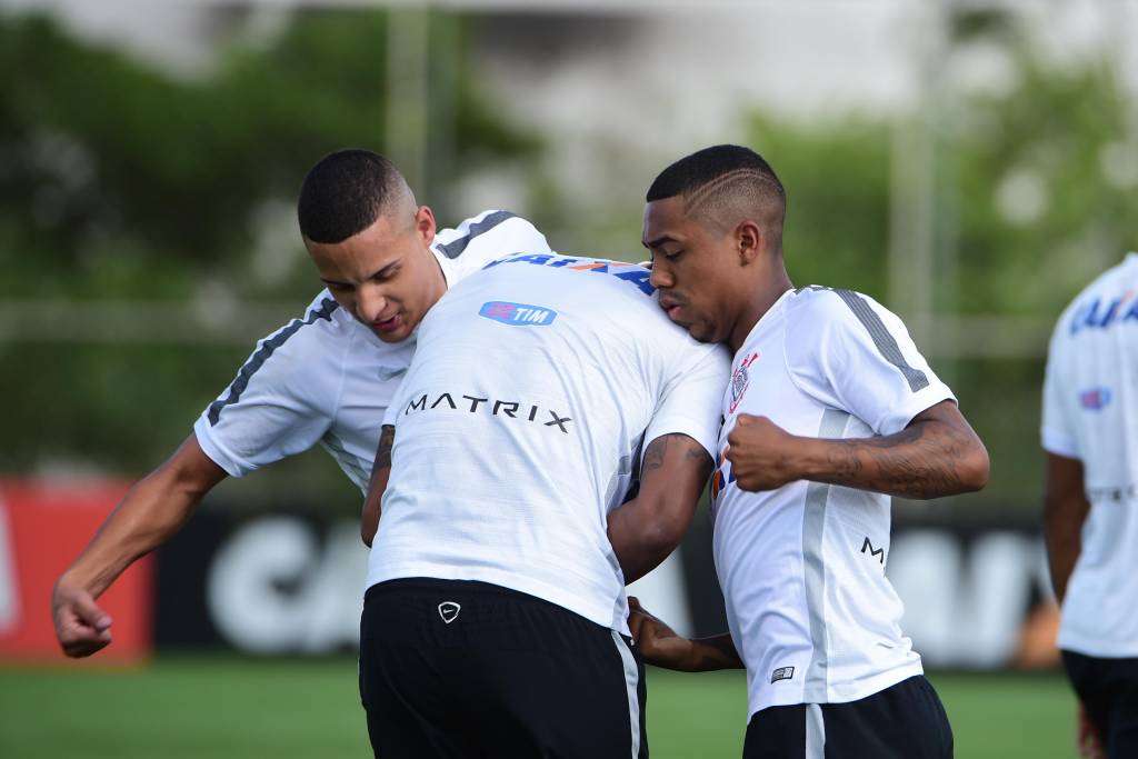 Arana e Malcom são elogiados pela disposição para aprender com mais velhos (foto: Djalma Vassão/Gazeta Press)