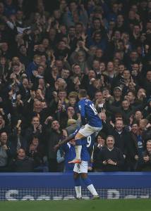 Everton's Ivorian striker Arouna Kone (L) celebrates scoring his team's fifth goal with Everton's Spanish midfielder Gerard Deulofeu during the English Premier League football match between Everton and Sunderland at Goodison Park in Liverpool on November 1, 2015. AFP PHOTO / PAUL ELLIS RESTRICTED TO EDITORIAL USE. No use with unauthorized audio, video, data, fixture lists, club/league logos or 'live' services. Online in-match use limited to 75 images, no video emulation. No use in betting, games or single club/league/player publications.