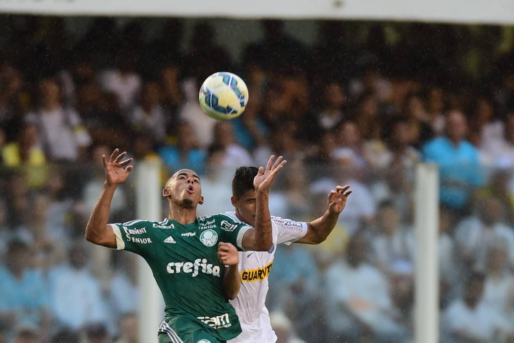 A segunda etapa foi quente na Vila, com divididas duras, discussões e a expulsão de Cristaldo (Foto: Sergio Barzaghi/Gazeta Press)