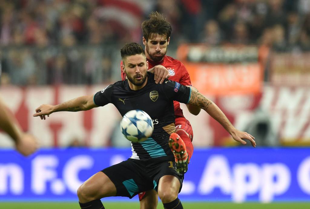 O francês Giroud anotou o gol de honra do Arsenal na goleada sofrida para o Bayern (Foto: Christof Stache/AFP)