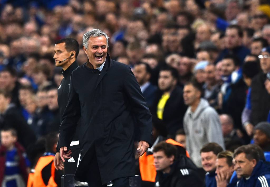 Ovacionado mesmo em mau momento da equipe, Mourinho exaltou a atitude da torcida do Chelsea (Foto: Ben Stansall/AFP)
