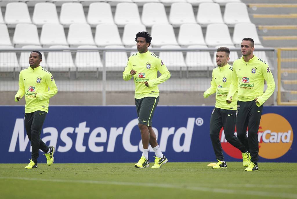 Jogadores do Corinthians tiveram que aceitar o verde a serviço do Brasil (foto: Rafael Ribeiro/CBF)