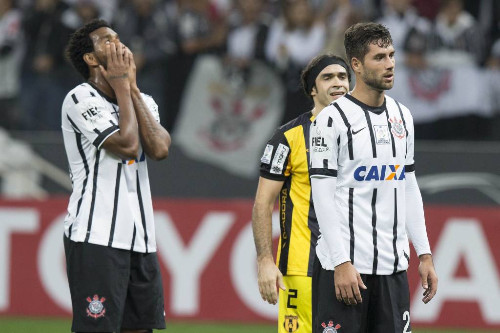 Gil não tem mais motivos para sofrer por Felipe, como ocorreu na Libertadores (foto: Daniel Augusto Jr./Ag. Corinthians)