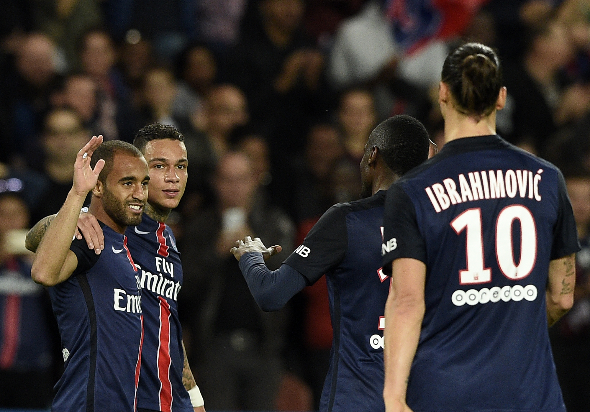 Lucas saiu do banco e contribuiu para goleada do PSG em casa (Foto:Franck Fife/AFP)