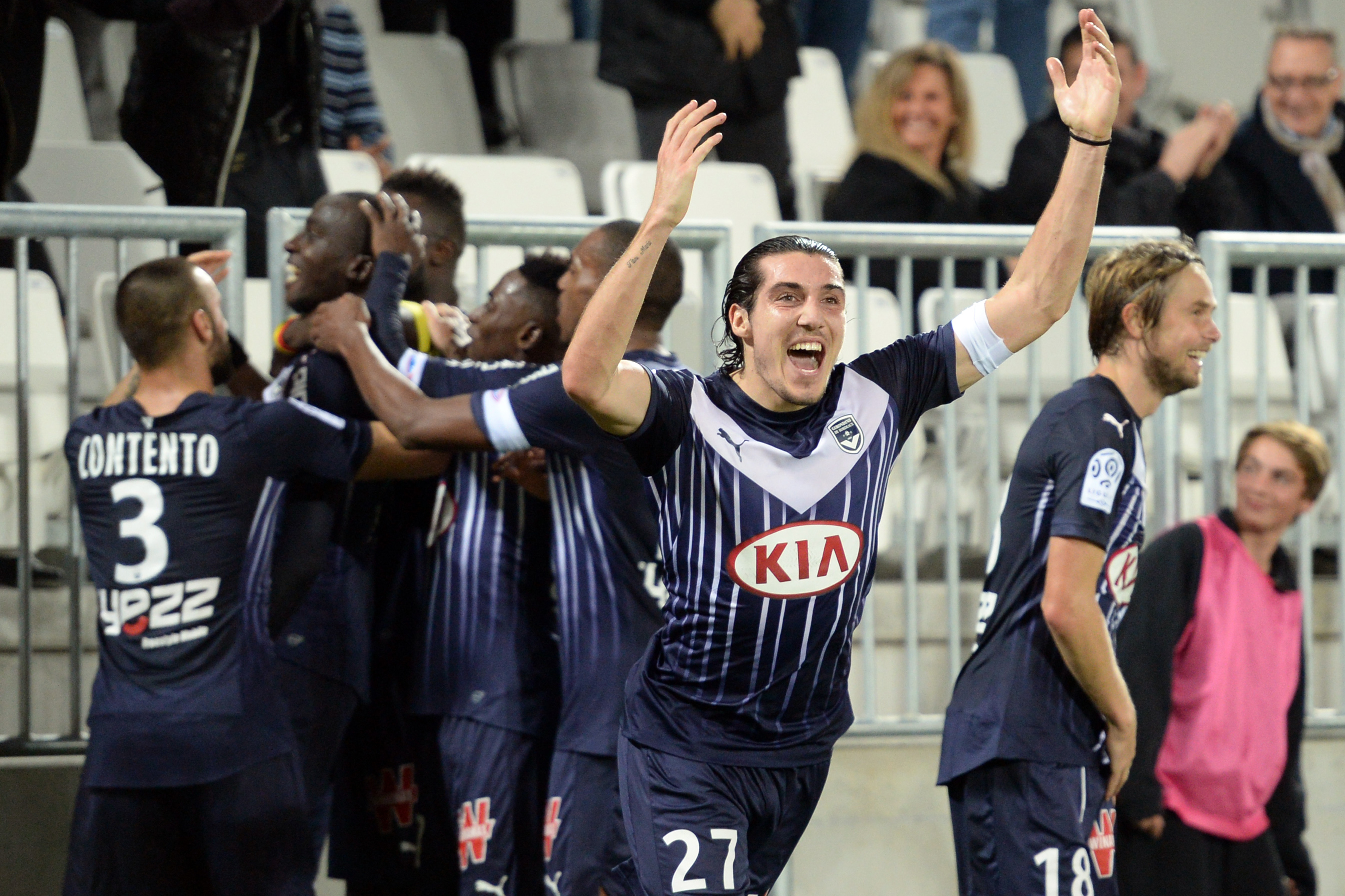 Bordeaux's French forward Enzo Crivelli (R) celebrates after his team's second goal during the French L1 football match Bordeaux vs Monaco at the Matmut Atlantique stadium in Bordeaux, southwestern France, on November 8, 2015. AFP PHOTO / NICOLAS TUCAT