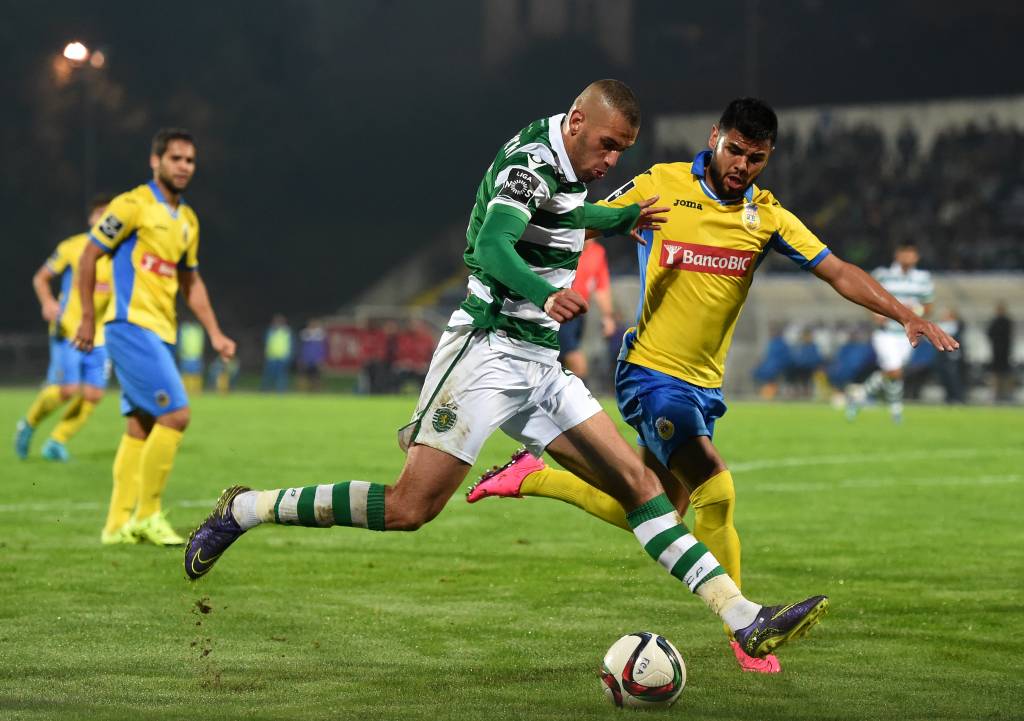 Slimani fez um gol no minuto final e garantiu os três pontos ao Sporting (foto: Francisco Leong/AFP)
