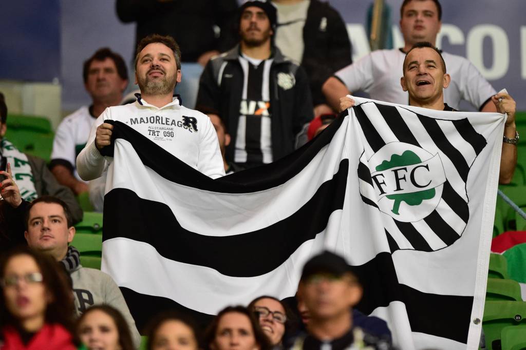 Torcida do Figueira tem apoio da Fiel neste domingo (Foto: Fernando Dantas/Gazeta Press)