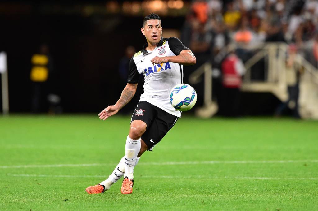 Volante negocia a renovação do seu contrato, que vencerá no final do ano (foto: Fernando Dantas/Gazeta Press)