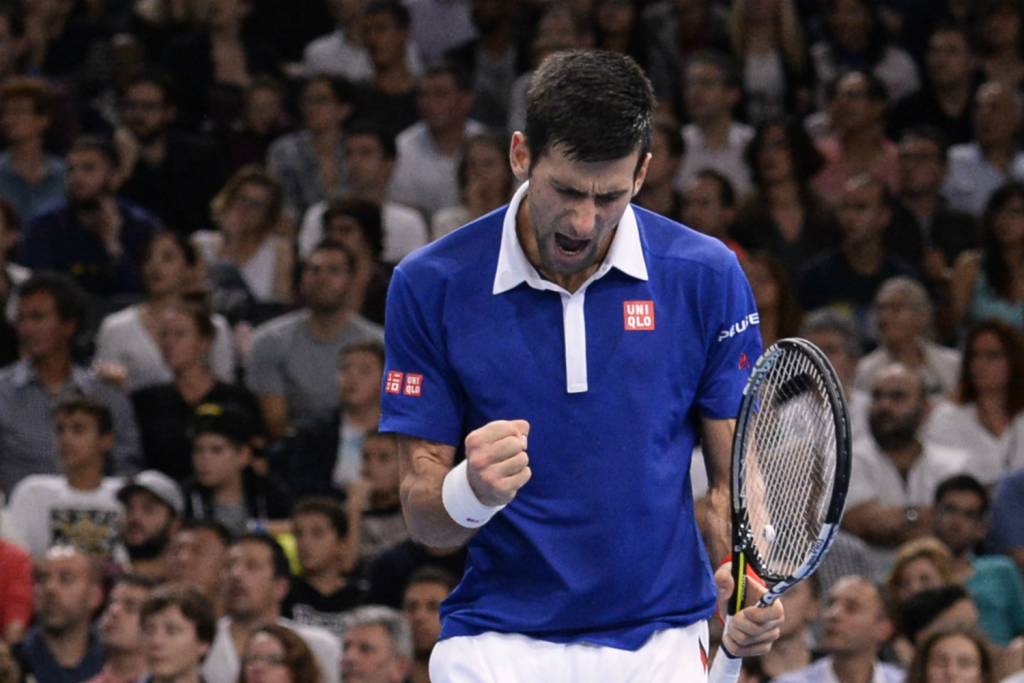 O sérvio Novak Djokovic se tornou o maior campeão da história Masters 1000 de Paris (Foto: Miguel Medina/ AFP)