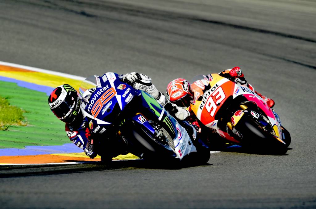 Jorge Lorenzo segurou Marc Márquez no fim para faturar o tricampeonato mundial de MotoGP (Foto: Javier Soriano/ AFP)