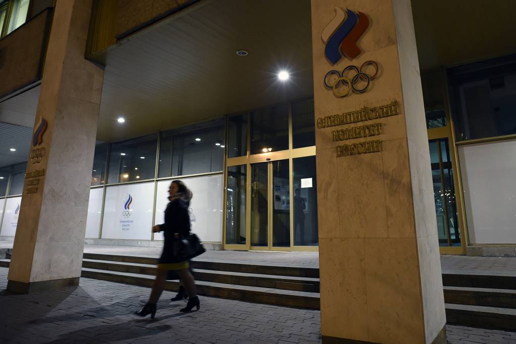 Rússia é alvo de investigações por suspeita de acobertamento de dopings (Foto: Yuri Kadobnov/AFP)