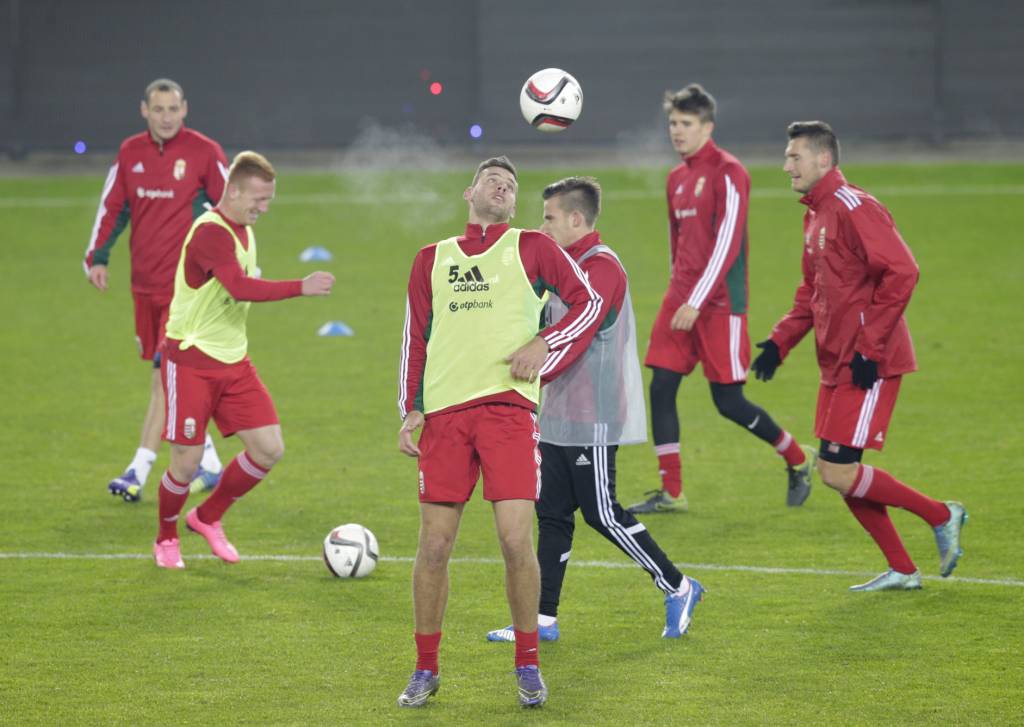 Jogadores da Hungria se preparam para última luta por vaga na Eurocopa 2016 (Foto: VIDAR RUUD/AFP)