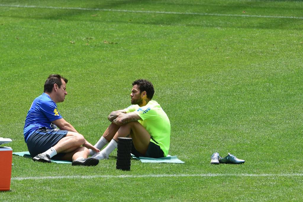 Dunga não deu pistas sobre o time que pretende escalar contra a Argentina (Foto: Sergio Barzaghi/Gazeta Press)