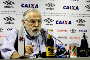 O presidente vascaíno Eurico Miranda foi enfático ao negar bicho de R$ 300 mil para time fugir da degola (foto: Paulo Fernandes/CRVG)