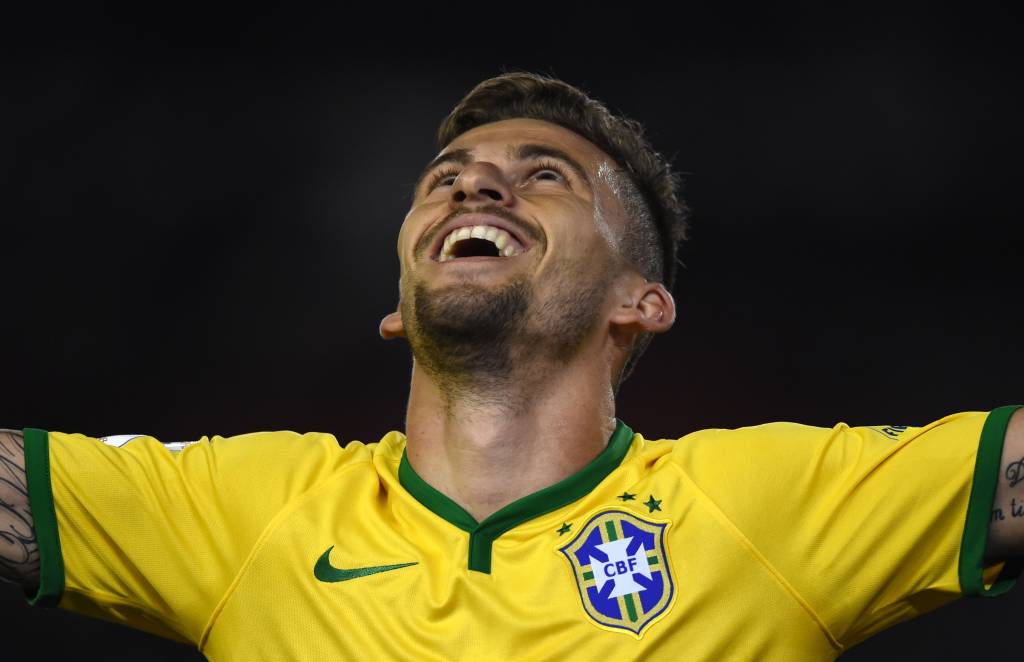 Lucas Lima fez o seu primeiro gol pela Seleção e levou o Brasil ao empate na Argentina (Foto: Eitan Abramovich/AFP)