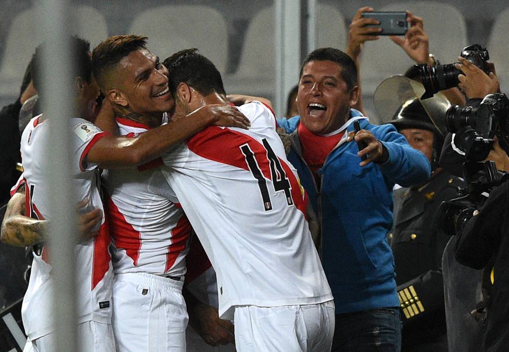 Em casa, o Peru se impôs e venceu sua primeira partida nas Eliminatórias (foto: Cris Bouroncle/AFP)