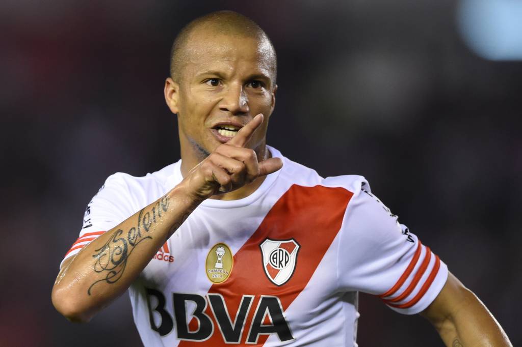 O meia Carlos Sánchez negociava sua renovação com o River Plate, mas acertou com o Monterrey, do México (foto: AFP)