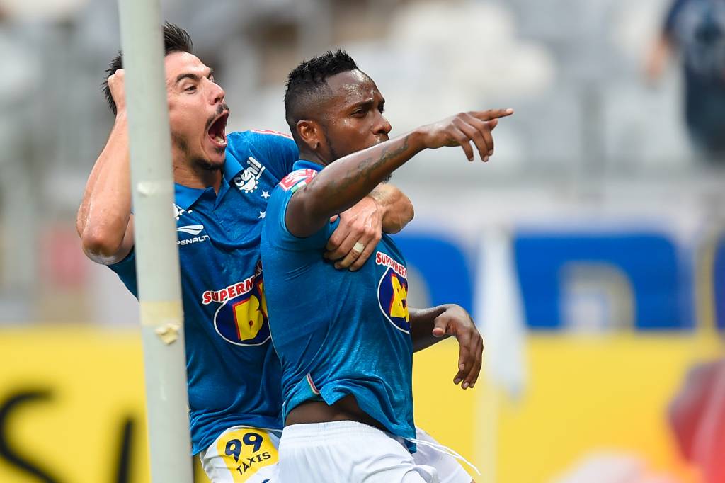 O primeiro gol do Cruzeiro na vitória sobre o Sport foi marcado por Willians, de pênalti (foto: Fred Magno/Light Press/Cruzeiro)