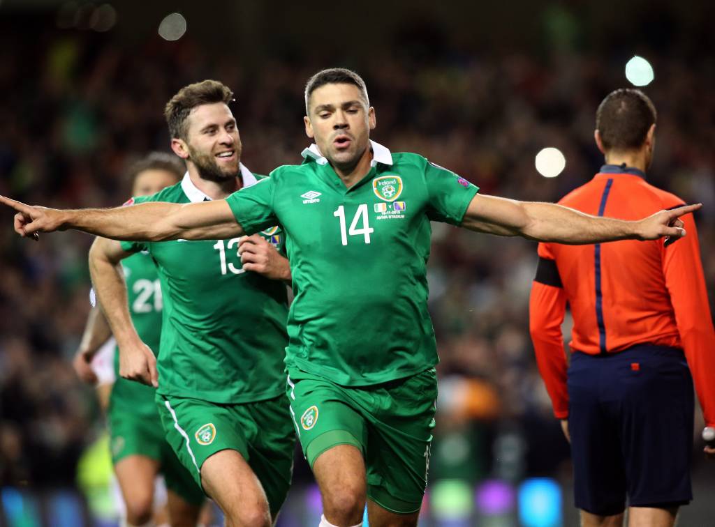 O atacante Jonathan Walters anotou os dois gols que renderam a vaga à Irlanda (foto: PAUL FAITH / AFP)