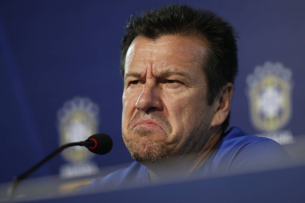 Dunga não vê seu trabalho à frente da Seleção ameaçado pelos resultados ruins (Foto: Andre Mourao/Mowa Press)