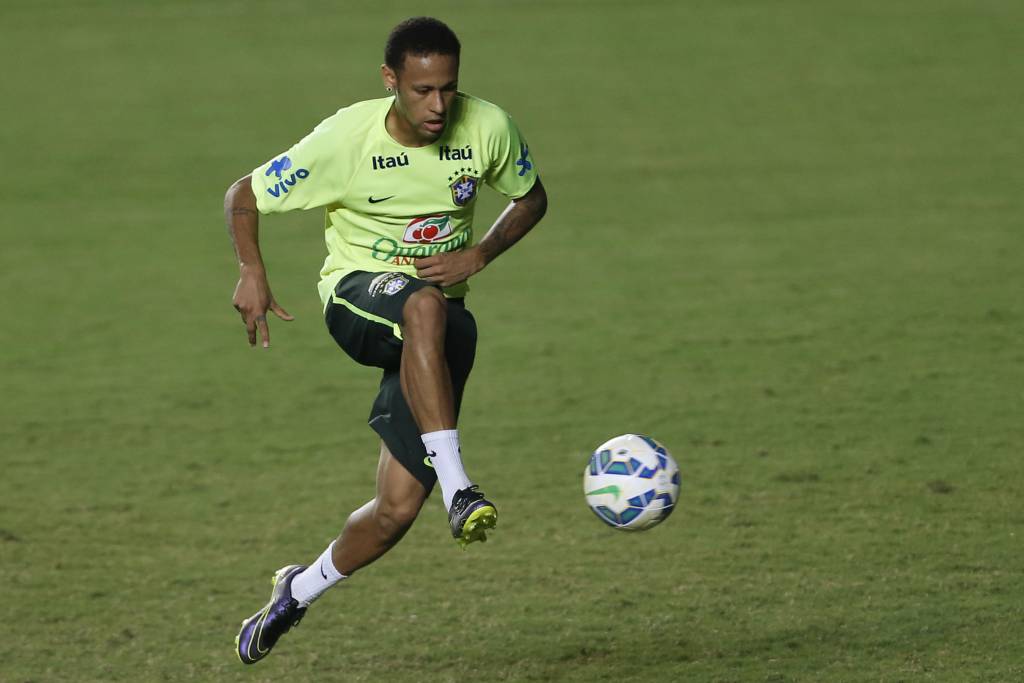 Neymar foi muito festejado pela torcida baiana que foi ao estádio de Pituaçu (Foto: Andre Mourao/Mowa Press)