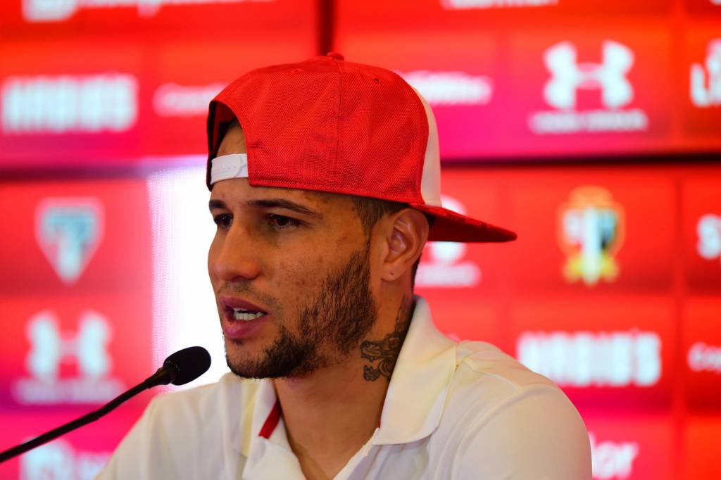 O lateral direito Bruno quer um time brigador para buscar classificação em Caxias do Sul (Foto: Sergio Barzaghi/ Gazeta Press)