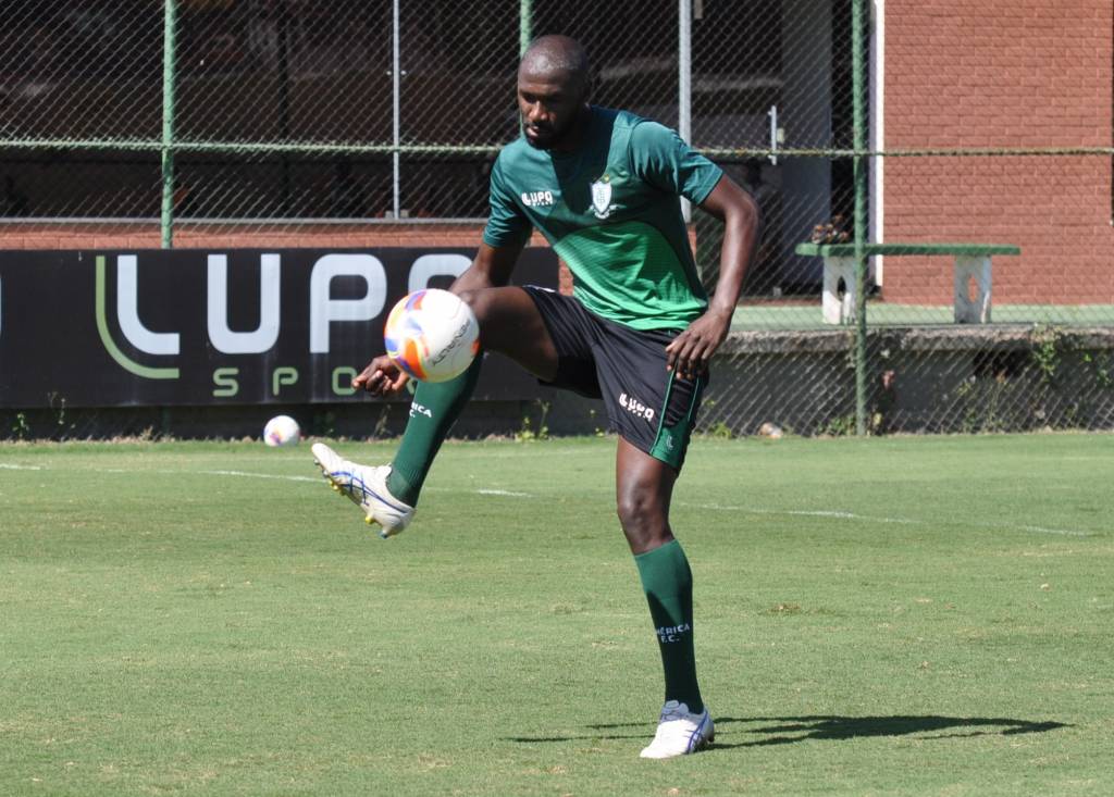 Rodrigo Souza aguarda decisão da diretoria do Cruzeiro para saber se fica no Coelho (Carlos Cruz/AFC)