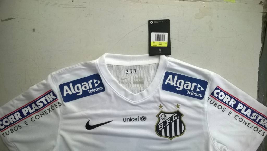 O Santos terá quatro marcas diferentes expostas em seu uniforme nesta quinta, contra o Flamengo (Foto: Divulgação/Wolff Sports)