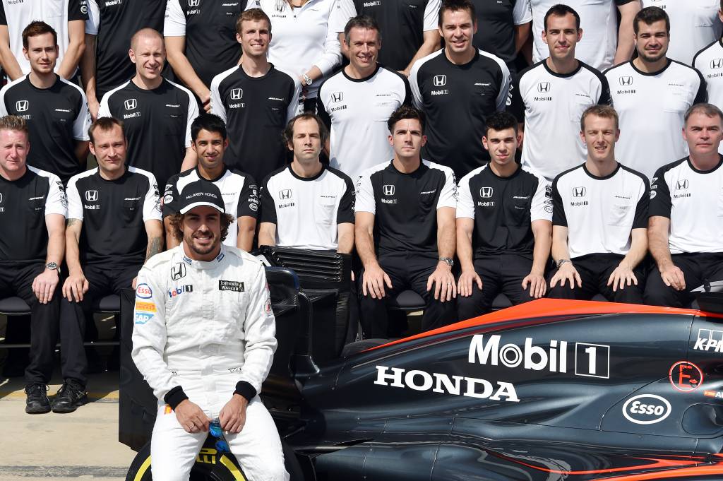 Fernando Alonso confia nas ideias da Honda para ter um carro melhor em 2016 (Foto: Nelson Almeida/AFP)