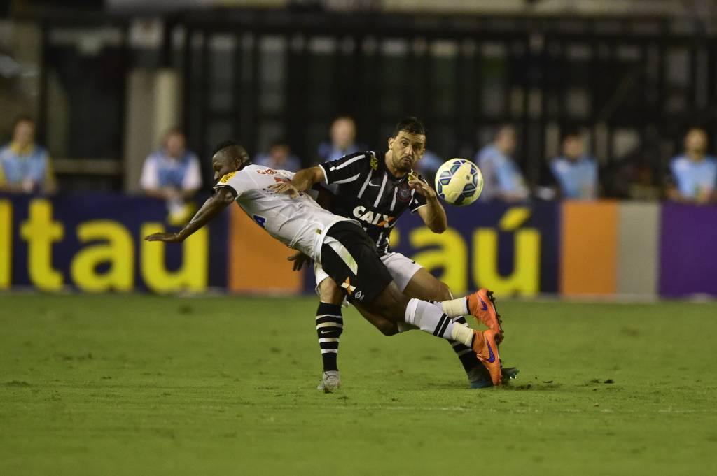 O contestado lateral virou titular a partir da lesão de Fagner e enfrentou o Vasco (foto: Fernando Dantas/Gazeta Press)