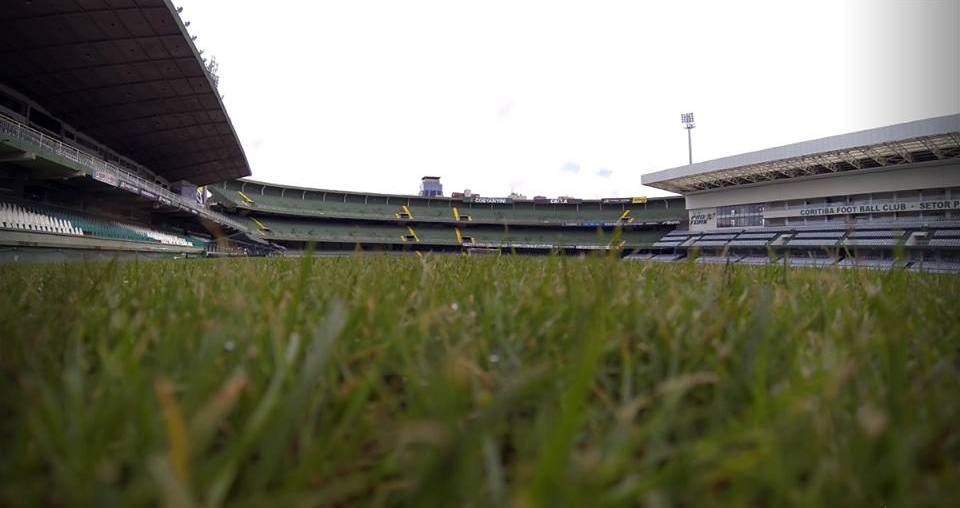 A partida no Couto Pereira terá portões fechados (Foto: Divulgação)