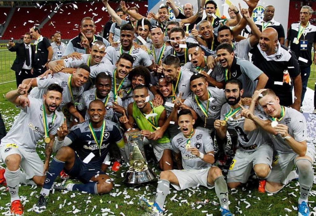O Botafogo festejou na noite desta sexta-feira o título (Foto: Vítor Silva/SS Press)