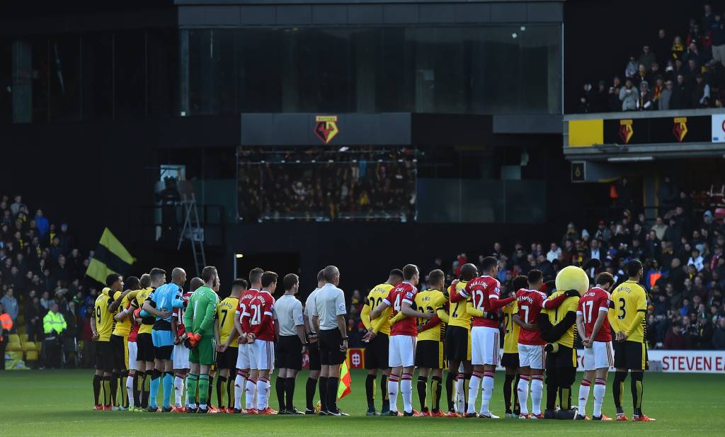 Houve execução do hino da França, vítima de atentados terroristas, antes do jogo (foto: Ben/AFP)