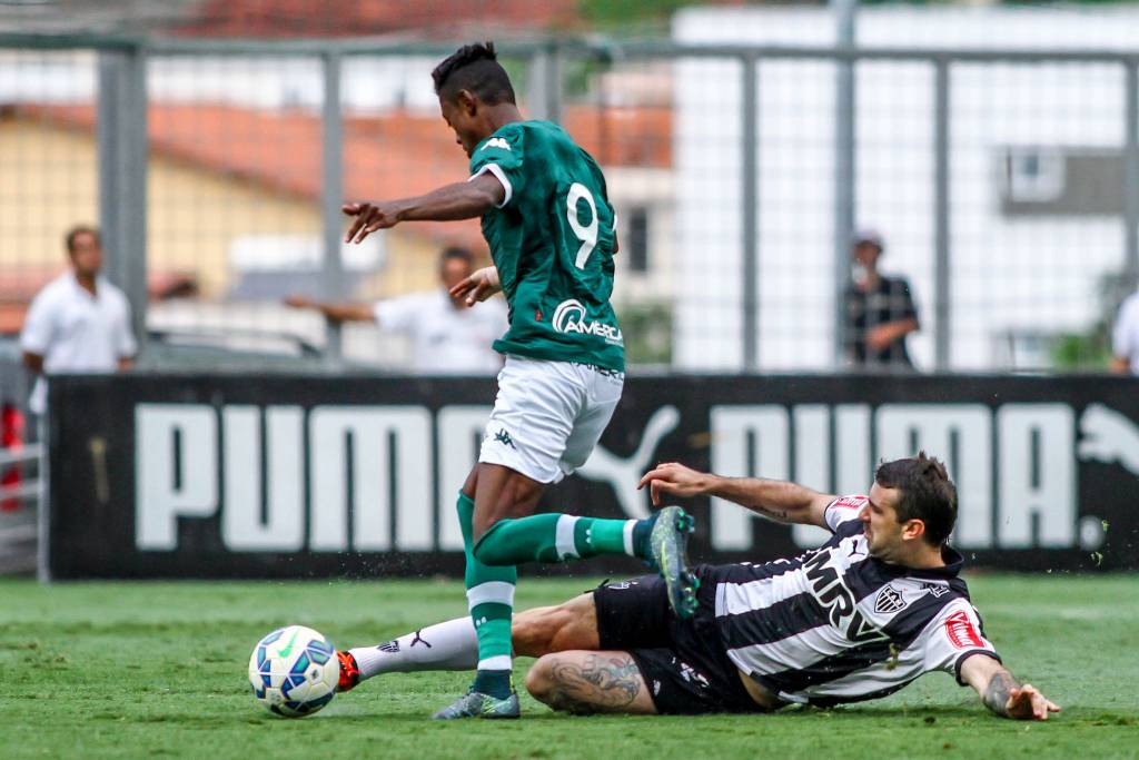 Bruno Henrique (esq.) foi um dos grandes destaques da partida (Bruno Cantini/CAM)