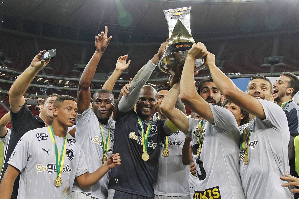 Com vínculo até 2017, Jefferson não se arrepende de ter ficado para disputar Série B e celebra o título (foto: Vitor Silva/SSPress)