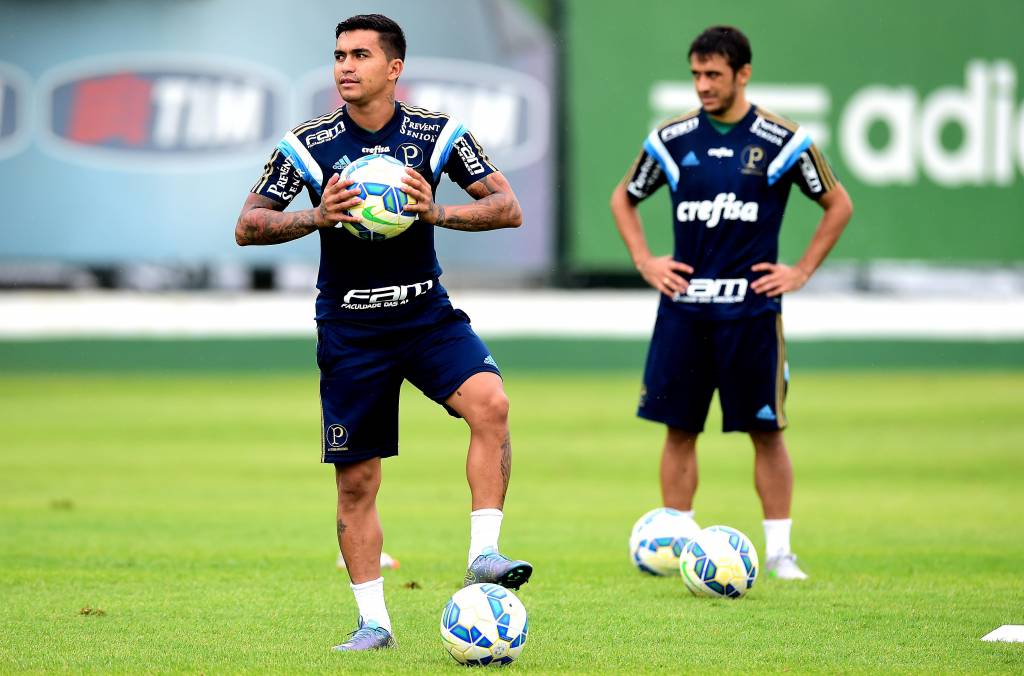 Dudu treina pênaltis: atacante falhou no 1º jogo da final do Paulista. (Foto: Sergio Barzaghi/Gazeta Press)