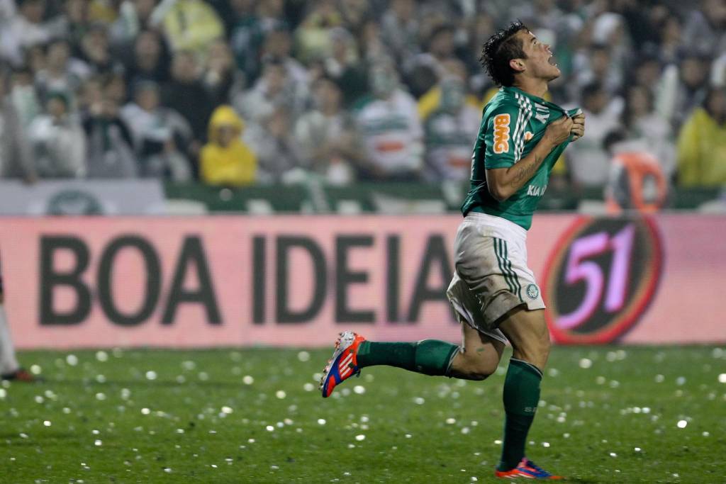 Betinho comemora gol deciviso na final da Copa do Brasil 2012 (Foto: Sergio Barzaghi/Gazeta Press)