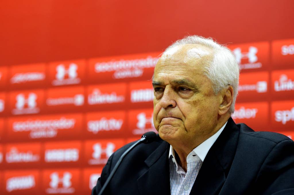 Leco ainda não chegou a um consenso com os outros dirigentes da cúpula tricolor (Foto: Sergio Barzaghi/Gazeta Press)