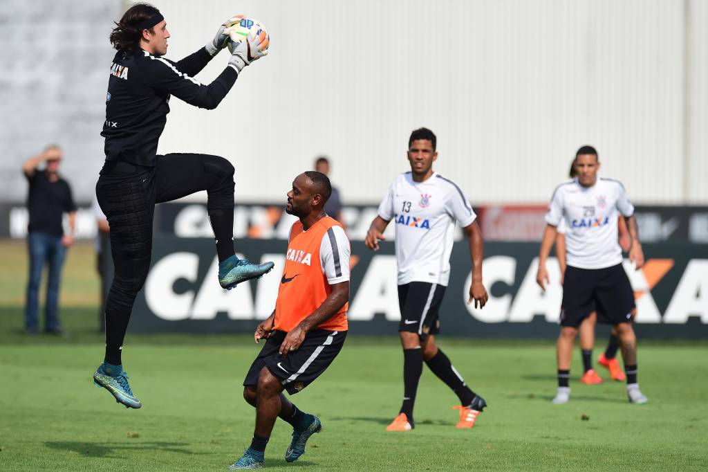 Ídolo do Corinthians, Cássio enxerga a longevidade de Ceni no São Paulo como modelo (foto: Sergio Barzaghi/Gazeta Press)