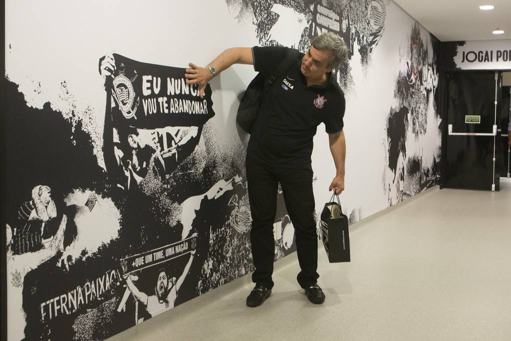 Pressionado, Janikian teve que deixar o departamento de futebol (foto: Daniel Augusto Jr./Agência Corinthians - 1º/4/15)