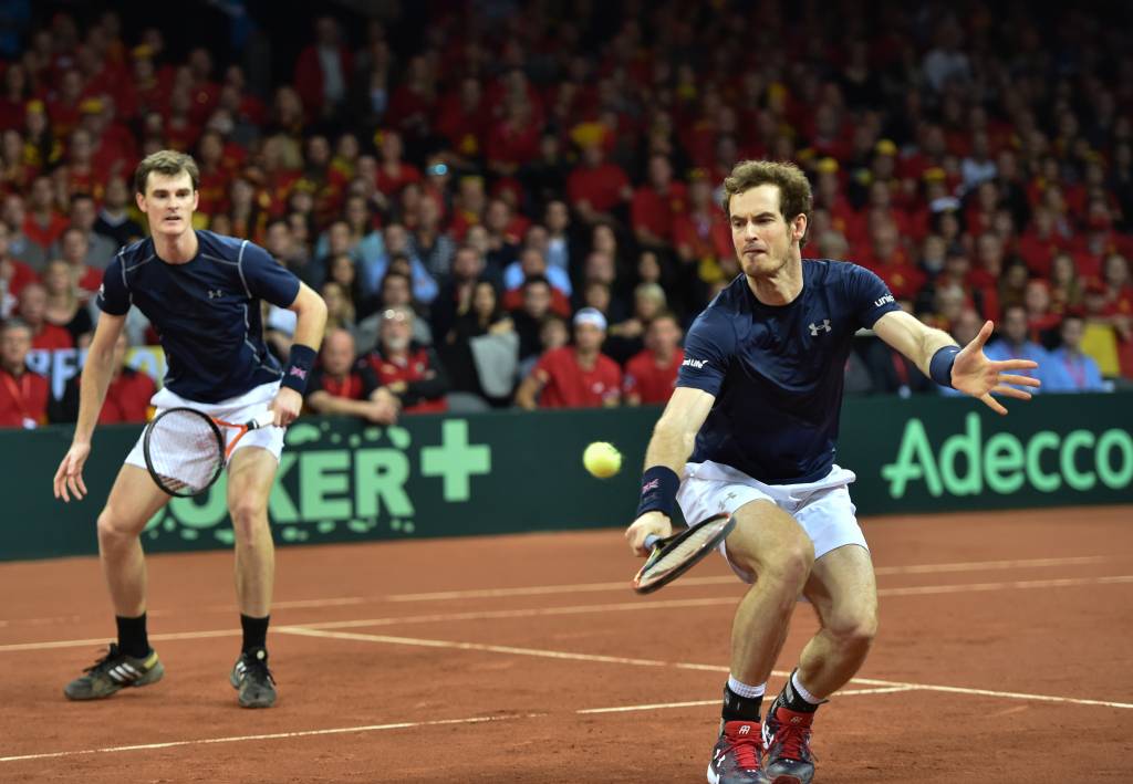 Irmãos Murray deixaram Grã Bretanha com a vantagem na final da Copa Davis (Foto: PHILIPPE HUGUEN / AFP)