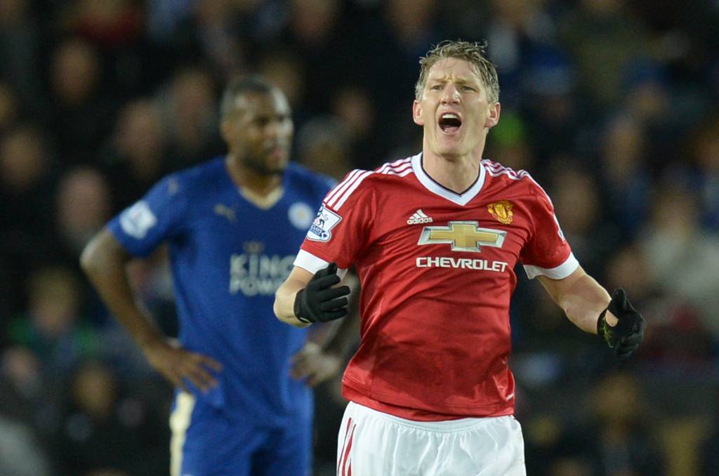 Scweinsteiger empatou para o United, mas não pôde garantir a liderança (Foto: Oli Scarff/AFP)
